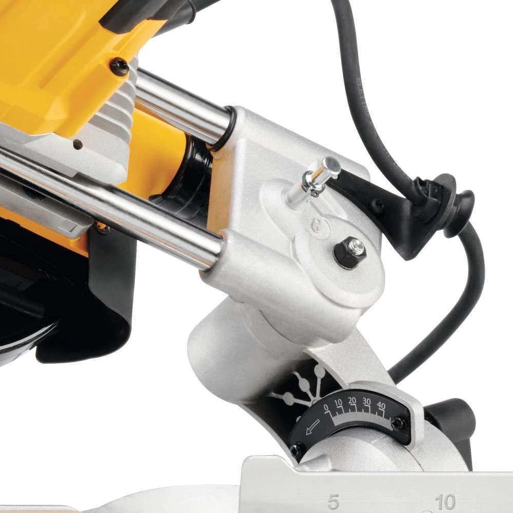 Торцовочная пила DeWalt DWS774