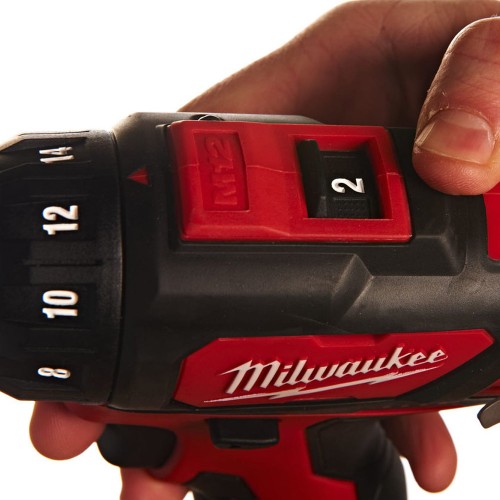 Аккумуляторная дрель-шуруповерт Milwaukee M12 BDD-0 (без акк, без з/у)